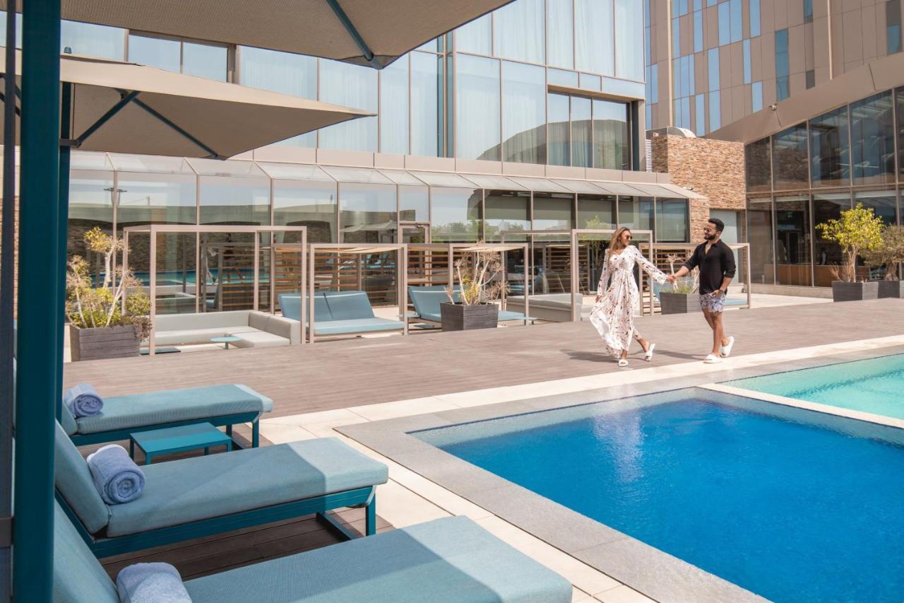 Jeddah Marriott Hotel Madinah Road Εξωτερικό φωτογραφία The pool at the hotel