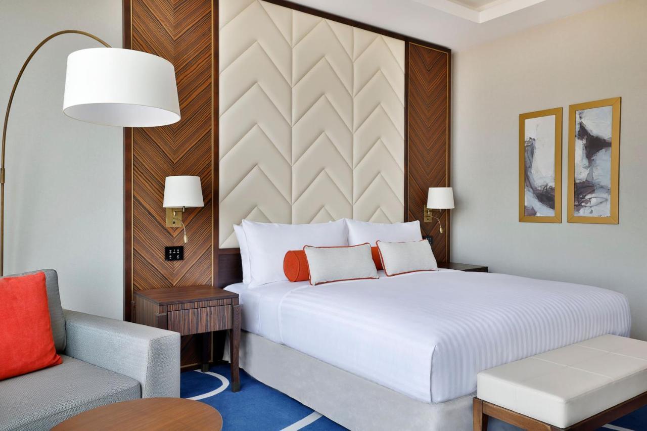 Jeddah Marriott Hotel Madinah Road Εξωτερικό φωτογραφία A guest room at the hotel