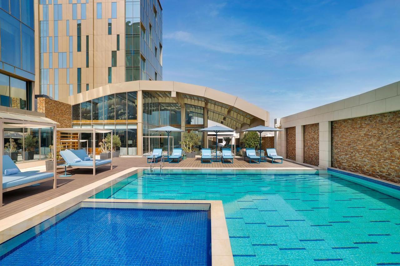 Jeddah Marriott Hotel Madinah Road Εξωτερικό φωτογραφία The swimming pool at the hotel