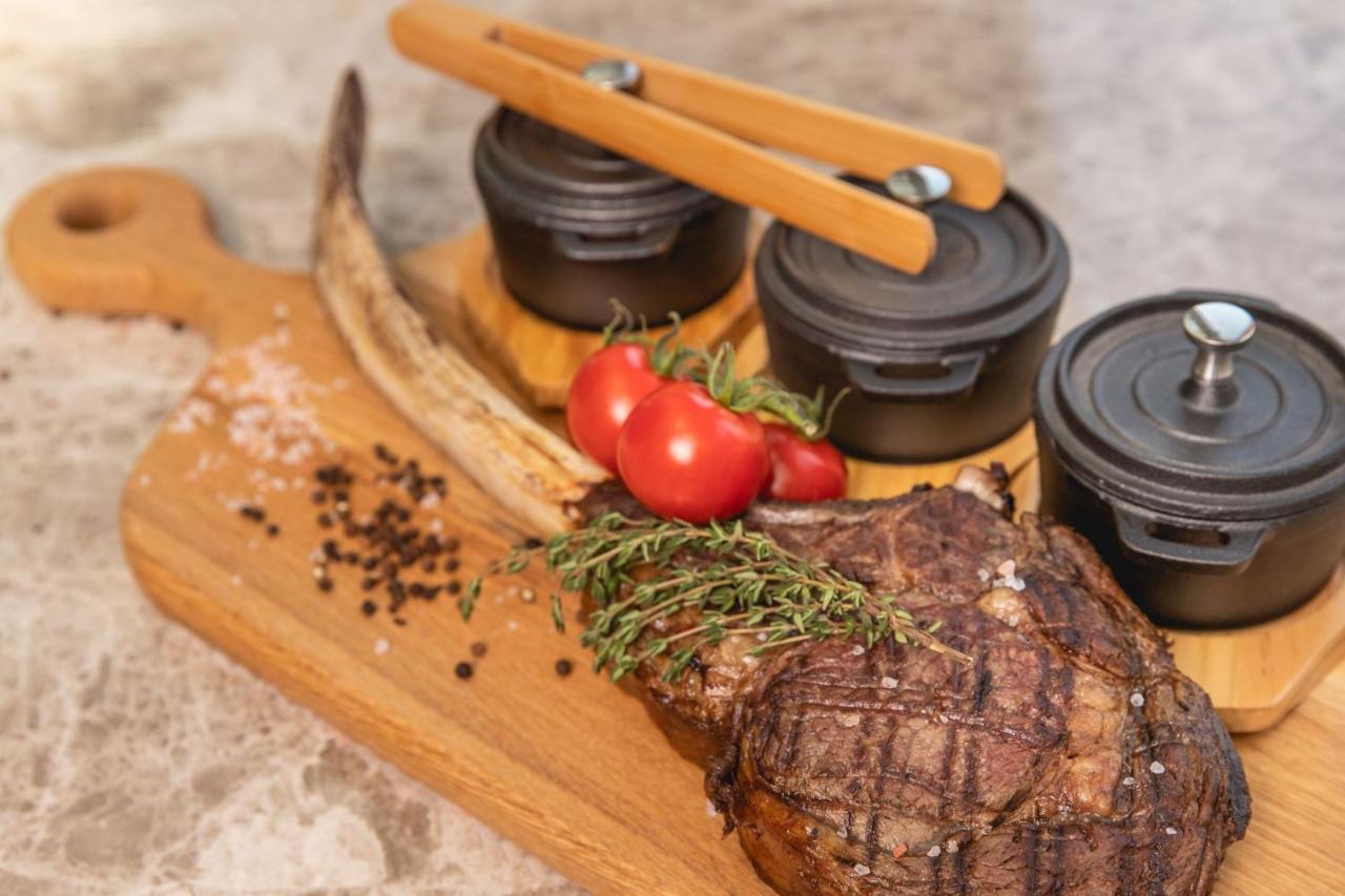 Jeddah Marriott Hotel Madinah Road Εξωτερικό φωτογραφία A steak prepared with the dry-aging technique