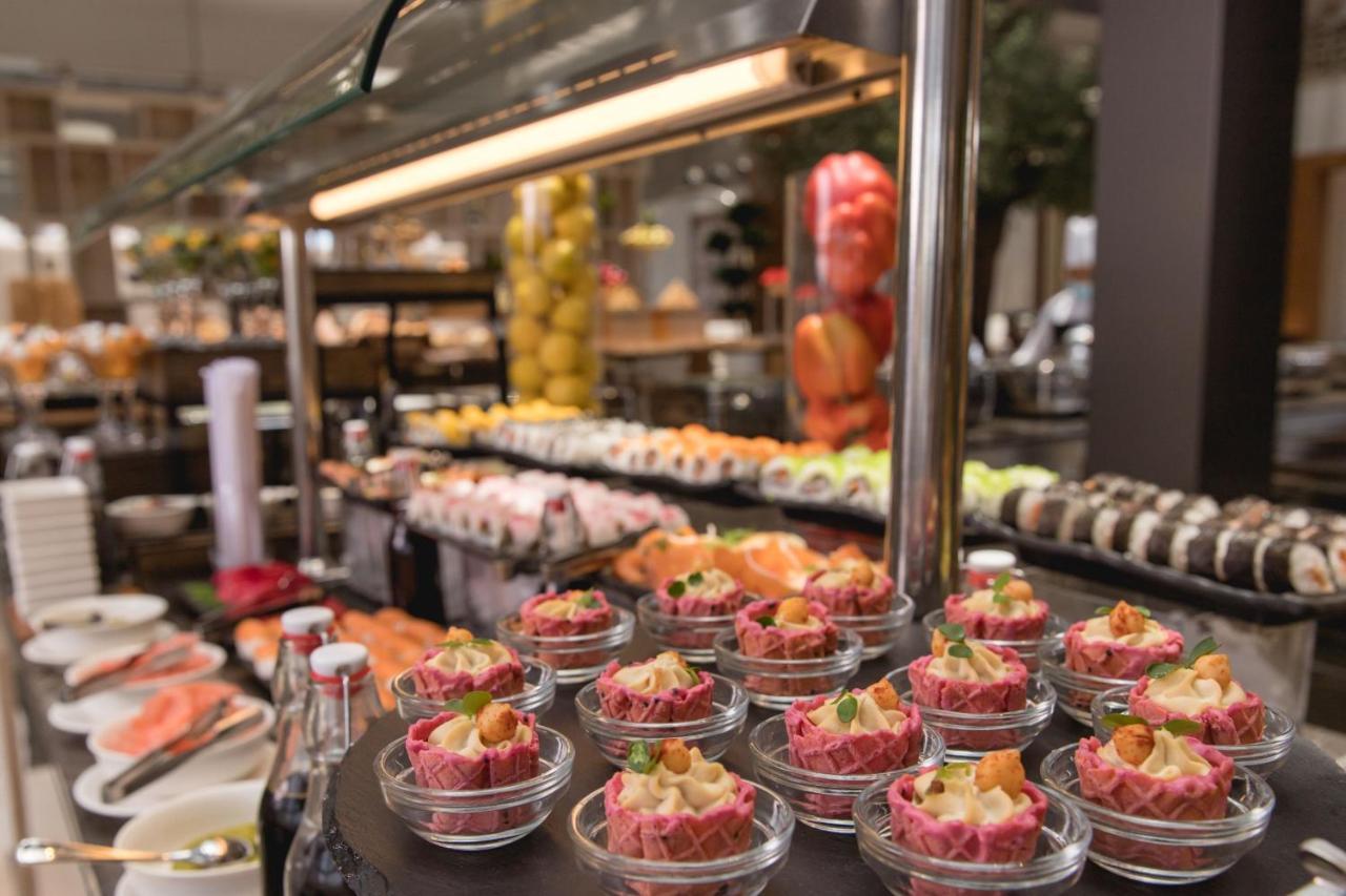 Jeddah Marriott Hotel Madinah Road Εξωτερικό φωτογραφία A buffet at a hotel