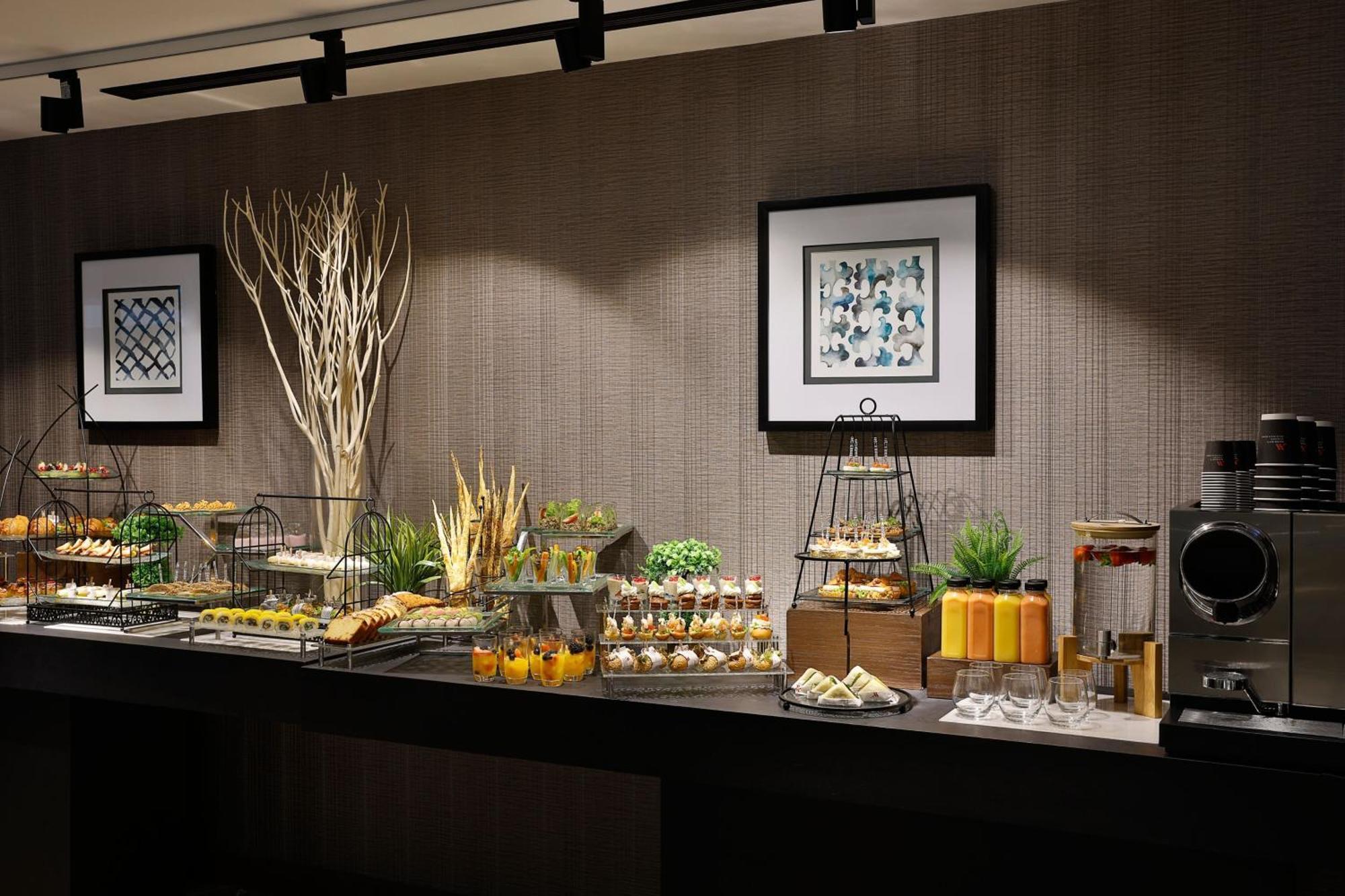 Jeddah Marriott Hotel Madinah Road Εξωτερικό φωτογραφία A buffet at a hotel