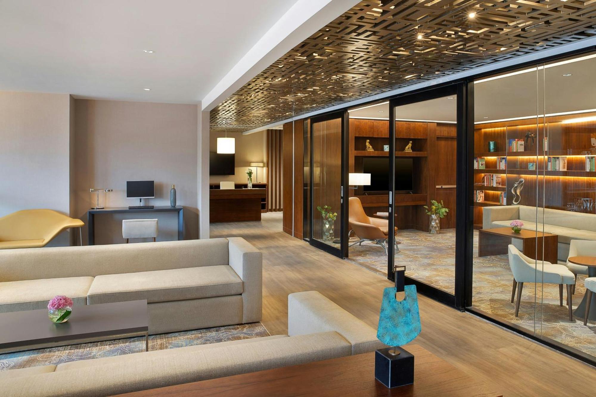 Jeddah Marriott Hotel Madinah Road Εξωτερικό φωτογραφία The Westin Mumbai International Airport